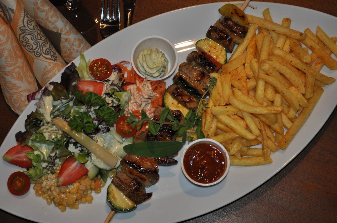Hotel Restaurant Raben Linthal Exterior foto